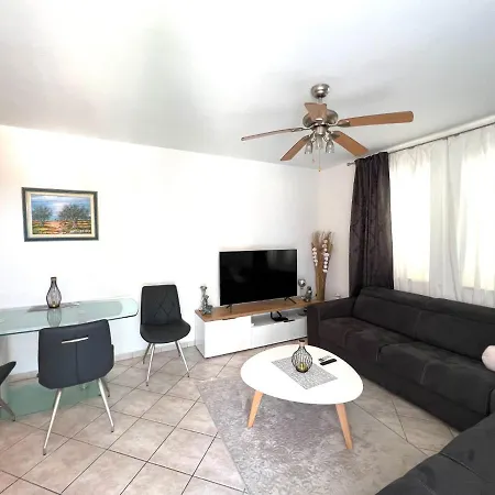 Burle 75 Apartment *